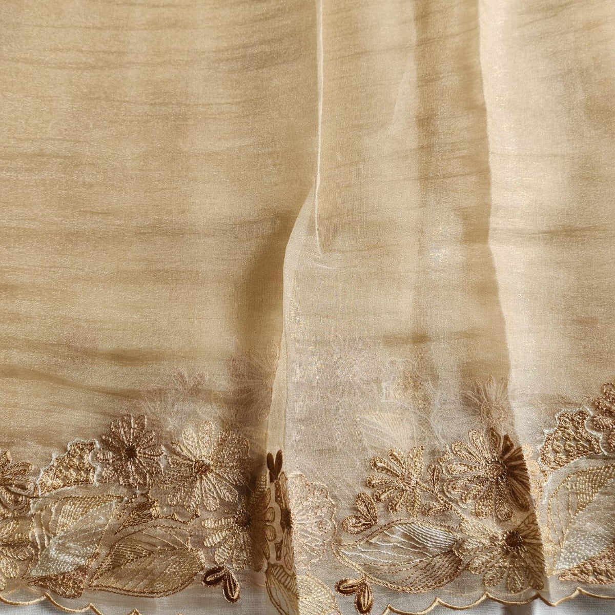 Semi tissue - Light golden tone